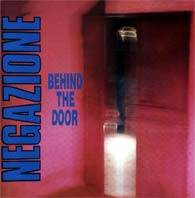 Negazione : Behind the Door